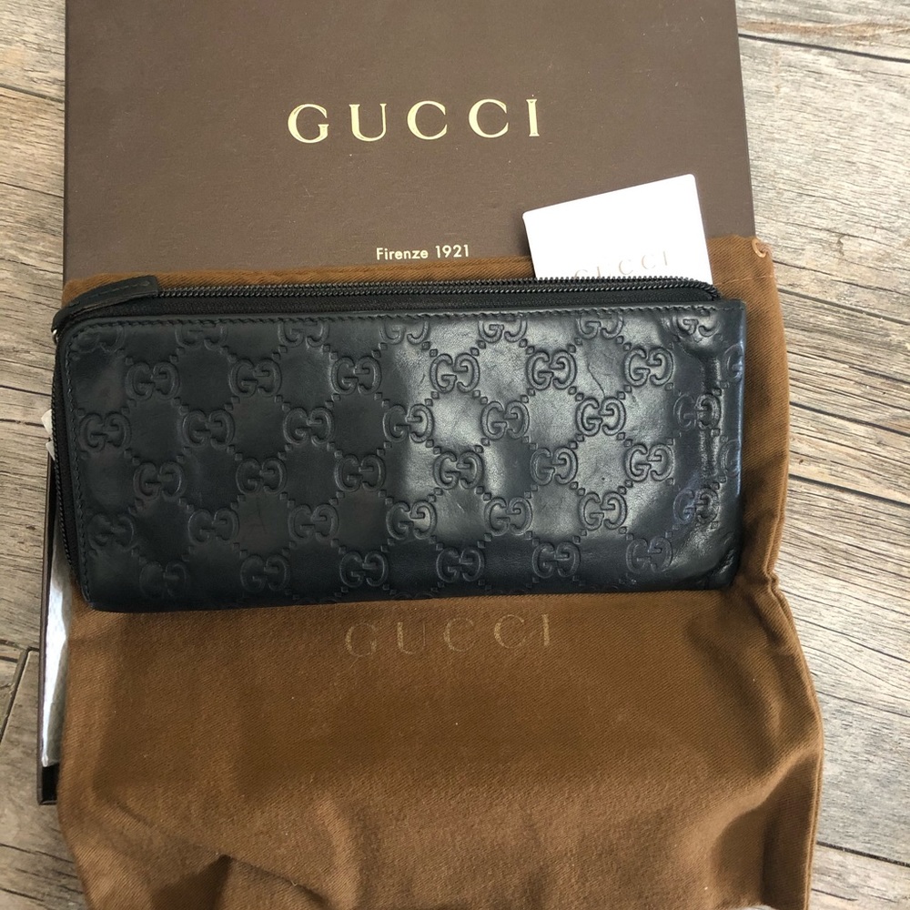 Gucci travel wallet (GUC)